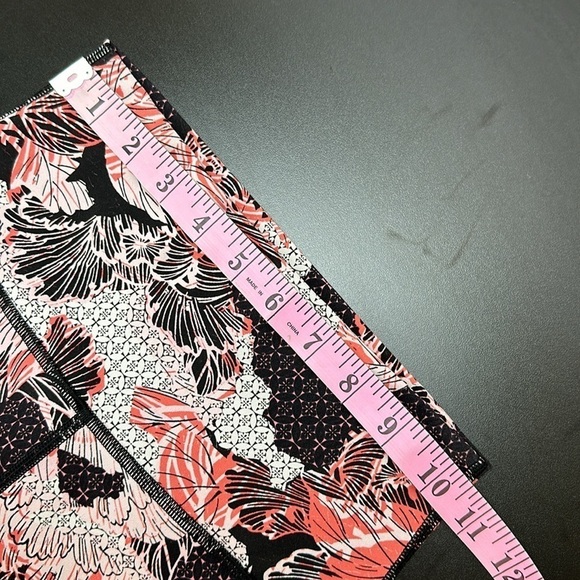 Lululemon Wunder Under Luxtreme High Rise Artisan Spring Lunar New Year Size 2 - Picture 9 of 11